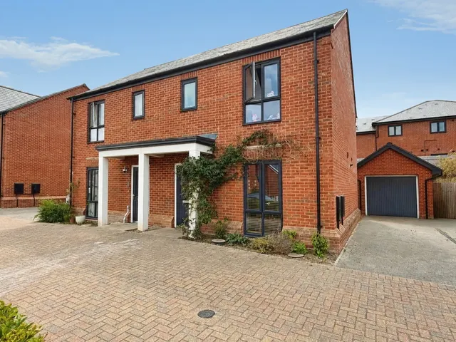 Hope Grant's Road, Wellesley, Aldershot, Hampshire, GU11 4AN, photo 1