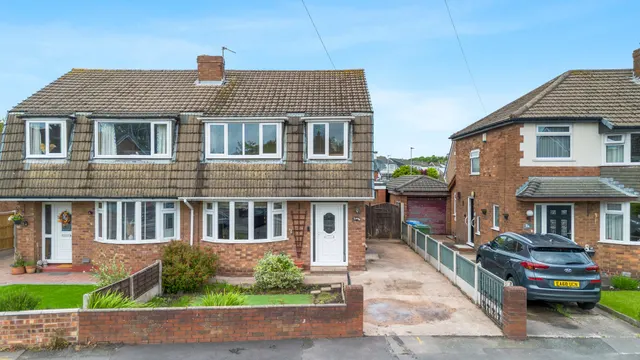 Berkshire Drive, Woolston, Warrington, WA1 4EX, photo 1