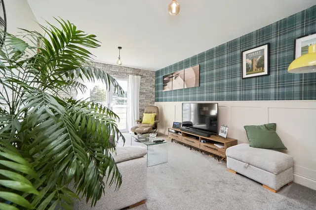 Fieldmoor Lodge, Pudsey, LS28, photo 2