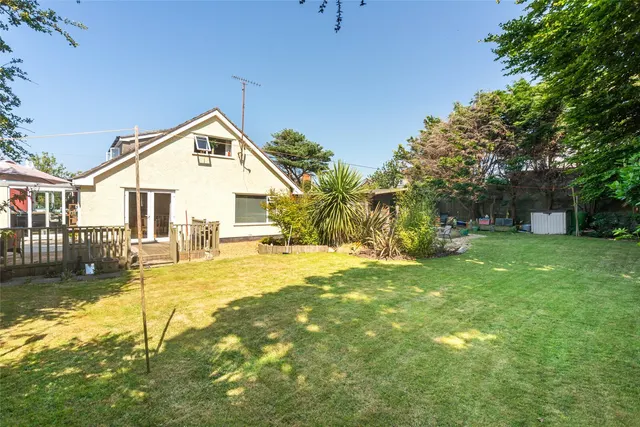Cemaes Bay, LL67, photo 3