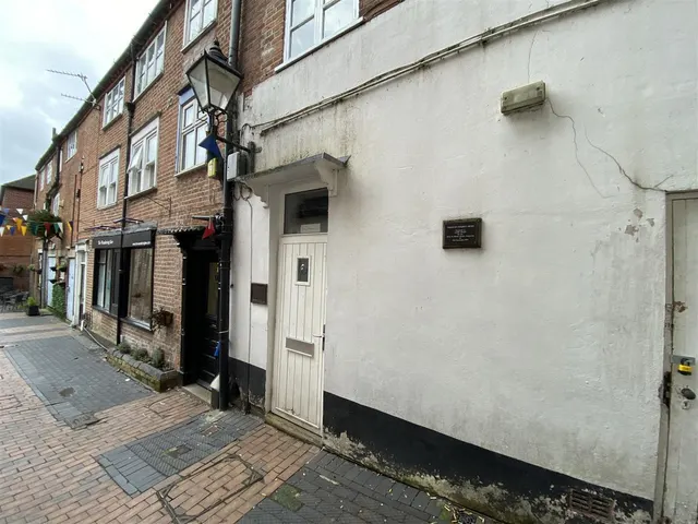 High Street, Stone, ST15, photo 1