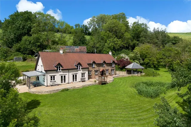 Photo 3 — Templeton, Tiverton, Devon, EX16 8BJ