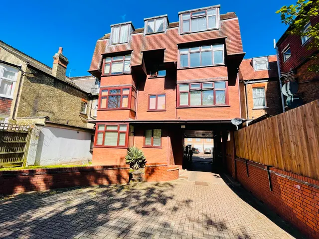 Nether Street, London, N3, photo 2