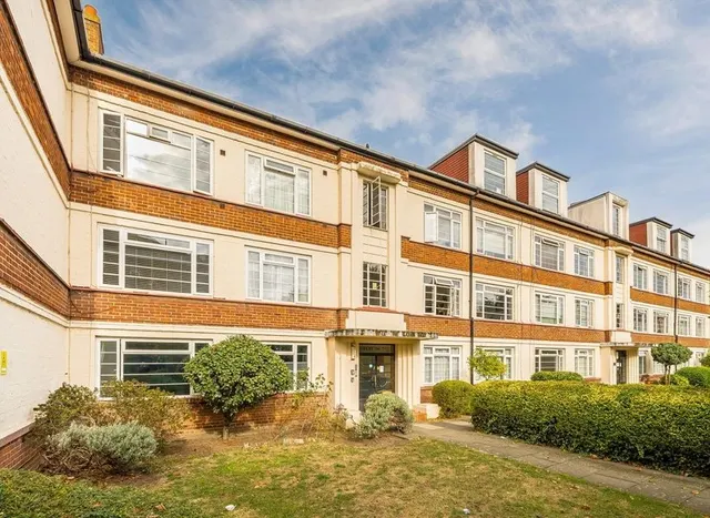 Manor Vale, Brentford, TW8, photo 1