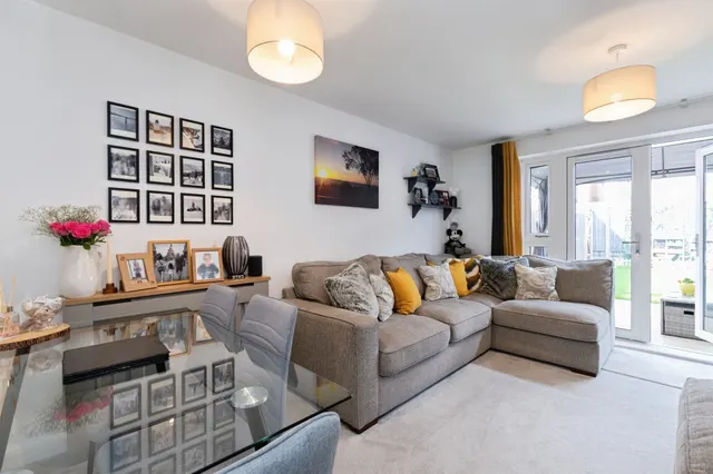 Becket Crescent, Bearwood, BH11, photo 3
