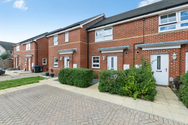 Becket Crescent, Bearwood, BH11, photo 2