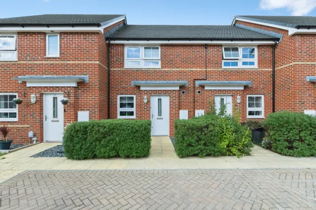 Becket Crescent, Bearwood, BH11, photo 1