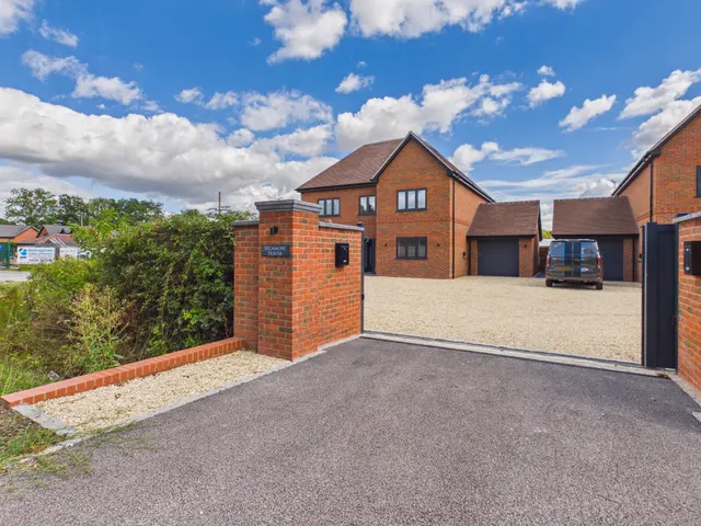 Aldermaston Road, Pamber Green, Tadley, RG26, photo 1