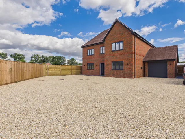 Photo 2 — Aldermaston Road, Pamber Green, Tadley, RG26