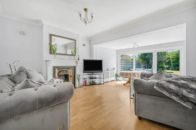 River Walk, Walton On Thames, KT12, photo 2