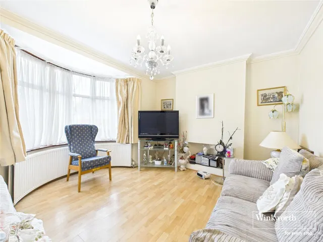 Holders Hill Avenue, Hendon, NW4, photo 2