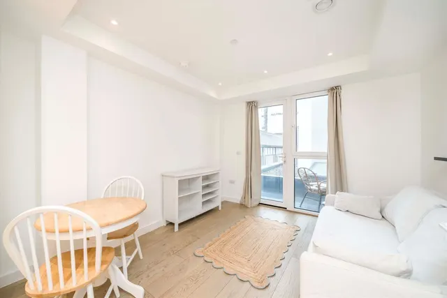King Street, W3, photo 3