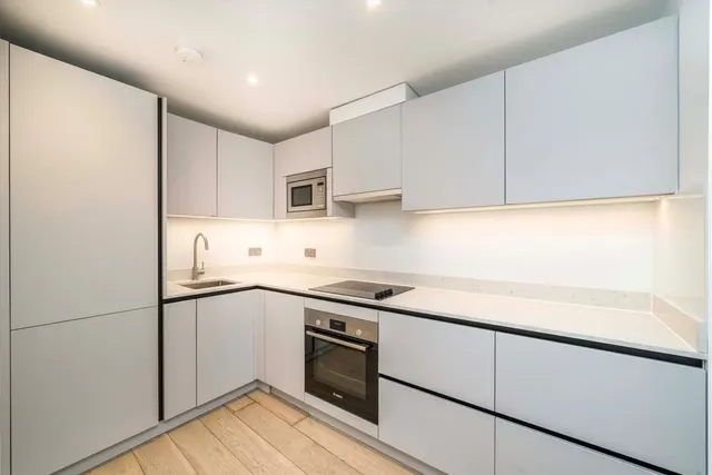 King Street, W3, photo 2