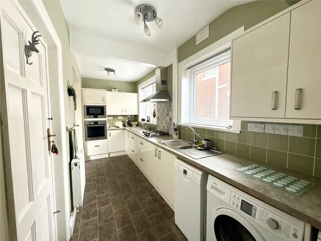 Devon Avenue, Fleetwood, FY7, photo 3