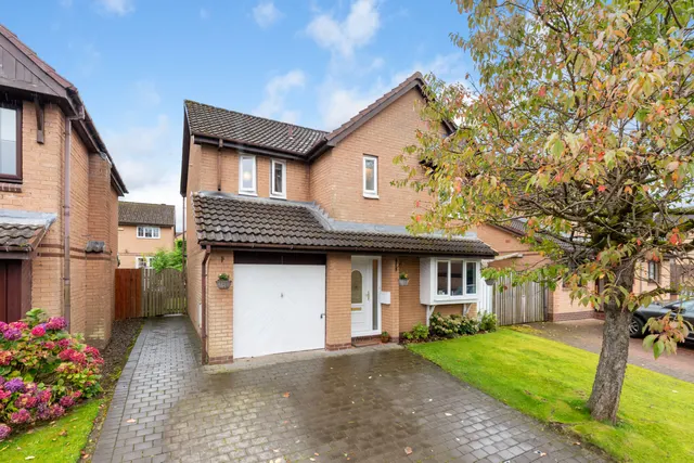 Glanderston Avenue, Newton Mearns, photo 1