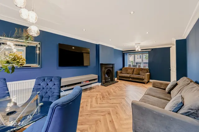 Glanderston Avenue, Newton Mearns, photo 3