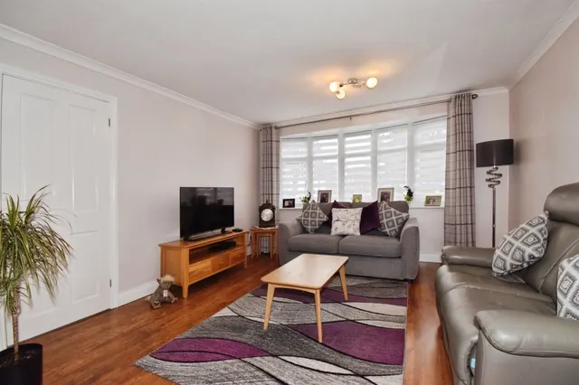 Photo 3 — Fiona Drive, Thurnby, Leicester