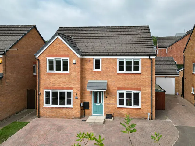 Orama Avenue Whitworth, Rochdale OL12 8ED, photo 1
