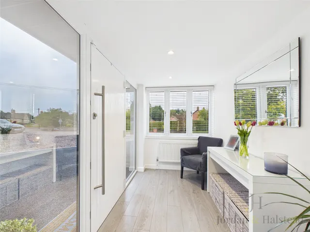 Chester Road, Sutton Weaver, WA7, photo 3