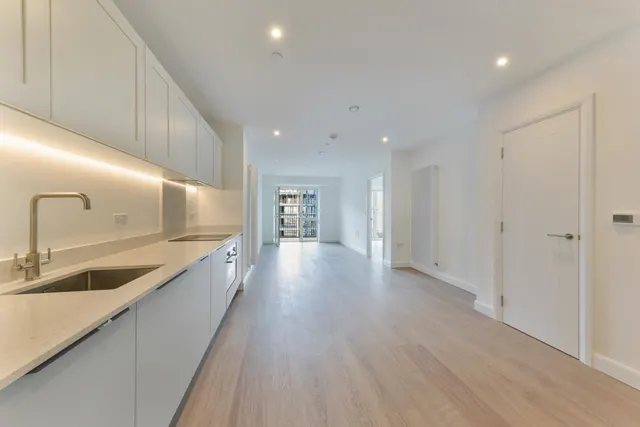 Seagull Lane, E16, photo 1