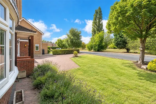Woodland Avenue, Bourne, PE10, photo 2