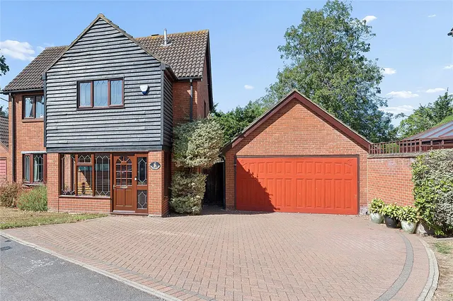 Brookdale Close, Upminster, RM14, photo 1