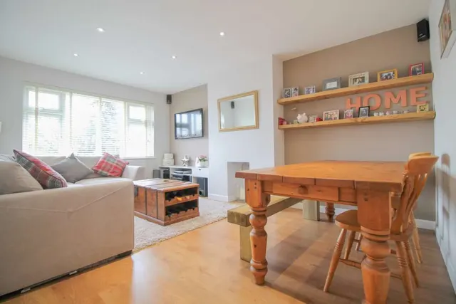 2 bedroom flat — Brambles Close, Isleworth, TW7 5BX
