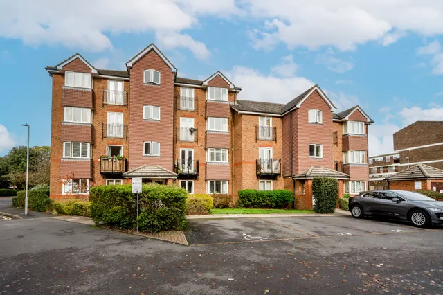 26 Jemmett Close, Kingston upon Thames, photo 1