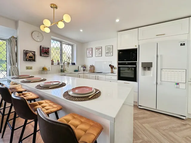 Farnham Road, Fleet, GU51, photo 2