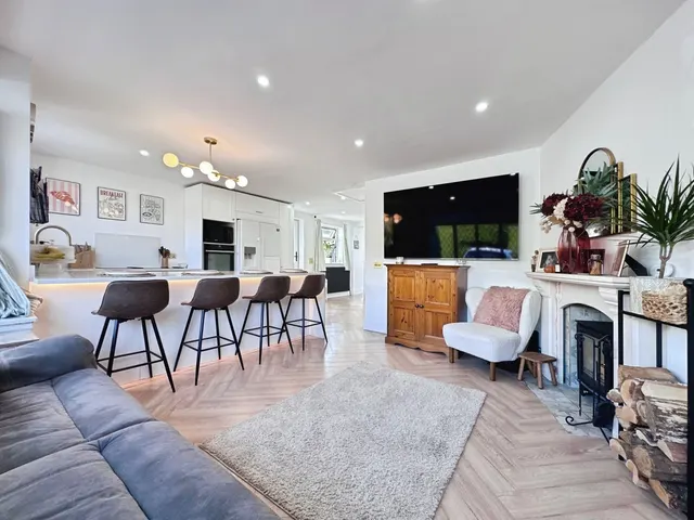 Farnham Road, Fleet, GU51, photo 3