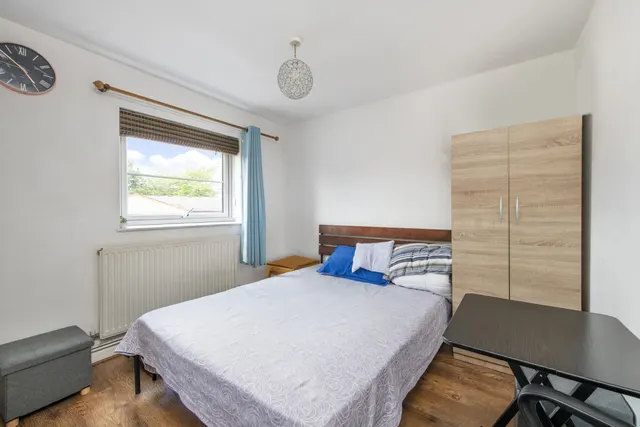 Empire Wharf Road, London, E14, photo 2