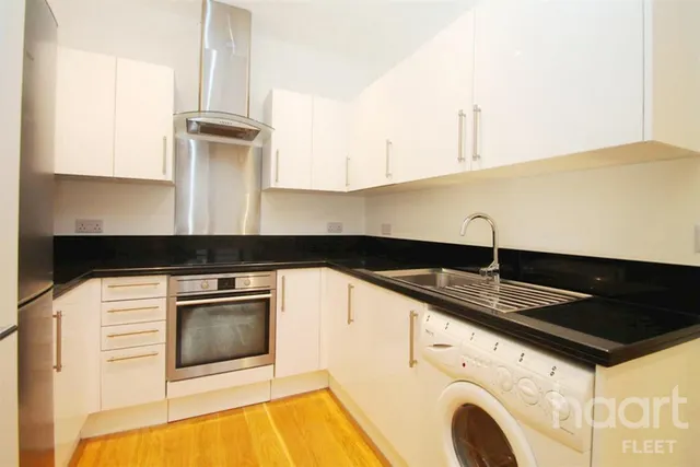 Victoria Road, GU14, photo 1