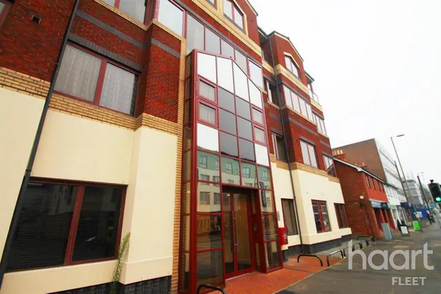 Victoria Road, GU14, photo 2