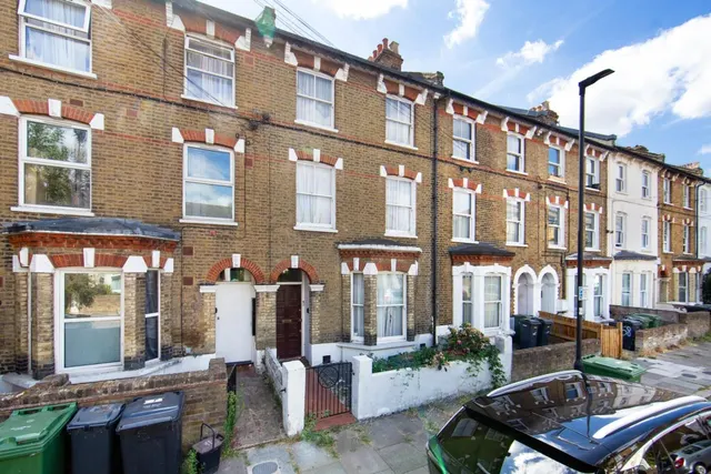 Santley Street, SW4, photo 1