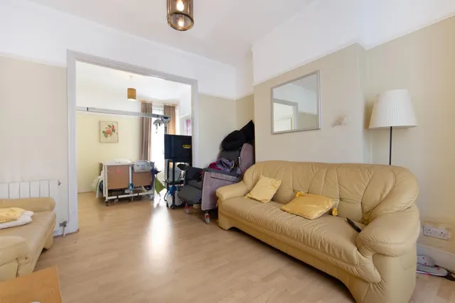 Santley Street, SW4, photo 2