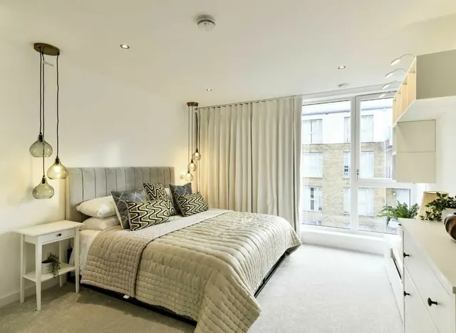 Photo 2 — Glenthorne Road, Hammersmith, W6