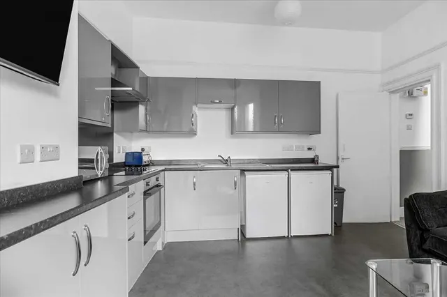 Lisson Grove, Plymouth, PL4, photo 2