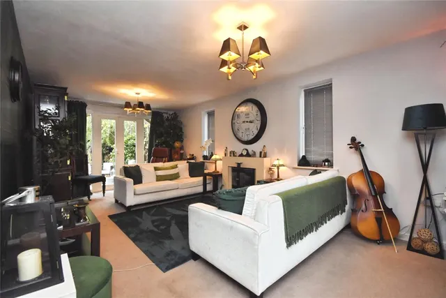 Photo 3 — Athena Close, Southend-on-Sea, Essex, SS2