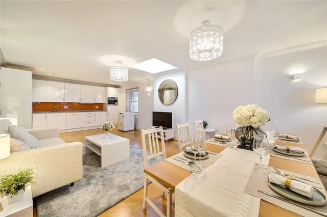 Parkway, London, NW1, photo 1