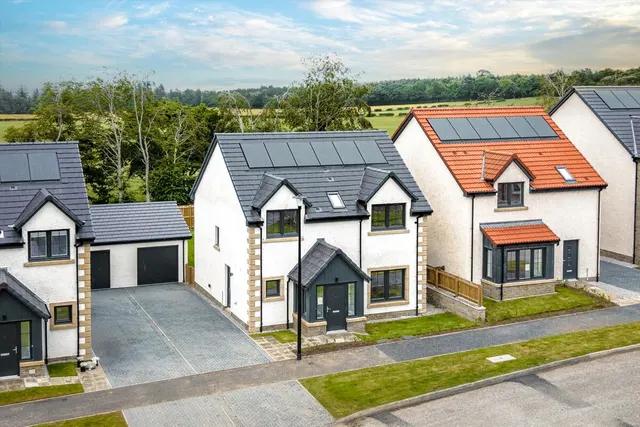 The Village, Rosslynlee, EH25, photo 1