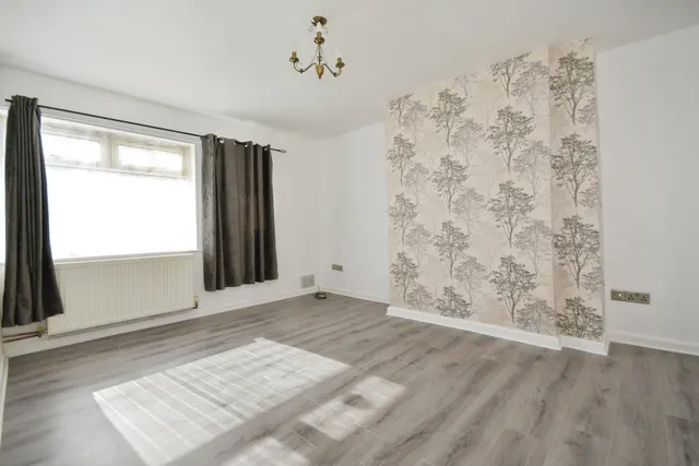 Walgrove Avenue, Chesterfield, S40, photo 2