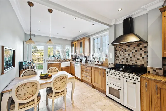 Fox Lane, London, N13, photo 2