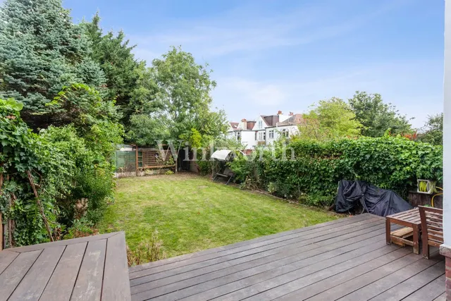 Fox Lane, London, N13, photo 3