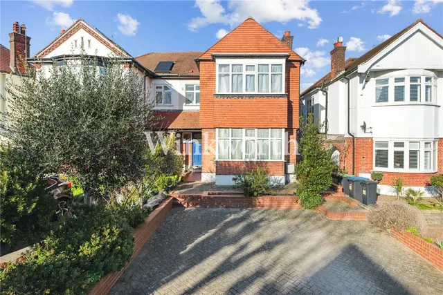 Fox Lane, London, N13, photo 1