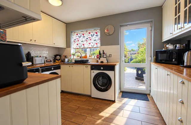 Thackeray Avenue, Tilbury, RM18, photo 3