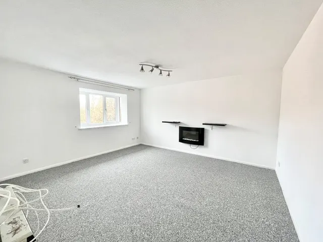 Honeywood Close, Hilsea, PO3, photo 2