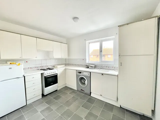 Honeywood Close, Hilsea, PO3, photo 1