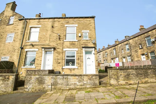 Earls Terrace, Halifax, HX3, photo 1