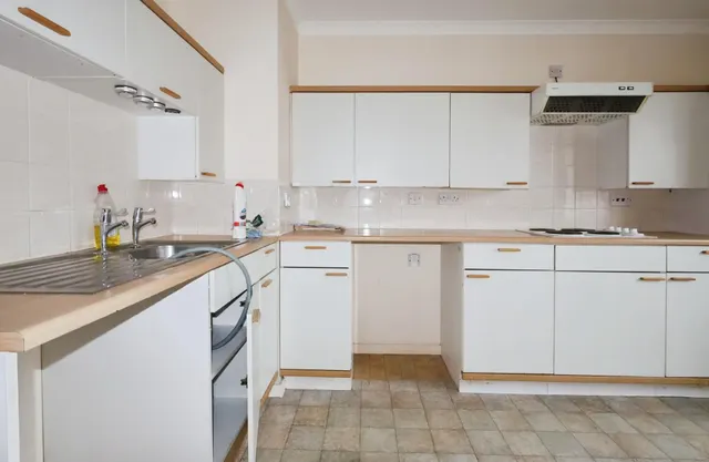 Photo 3 — Regal Court, Bancroft, Hitchin