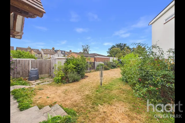 Margaret Close, Gidea Park, RM2, photo 3